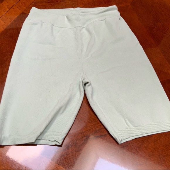 Wilfred shorts. Size large. Cotton with stretch. Mint green. Good condition. - Picture 2 of 7